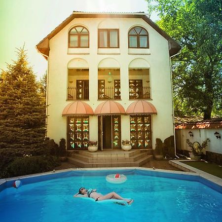 Eduard Hotel Ужгород Екстериор снимка
