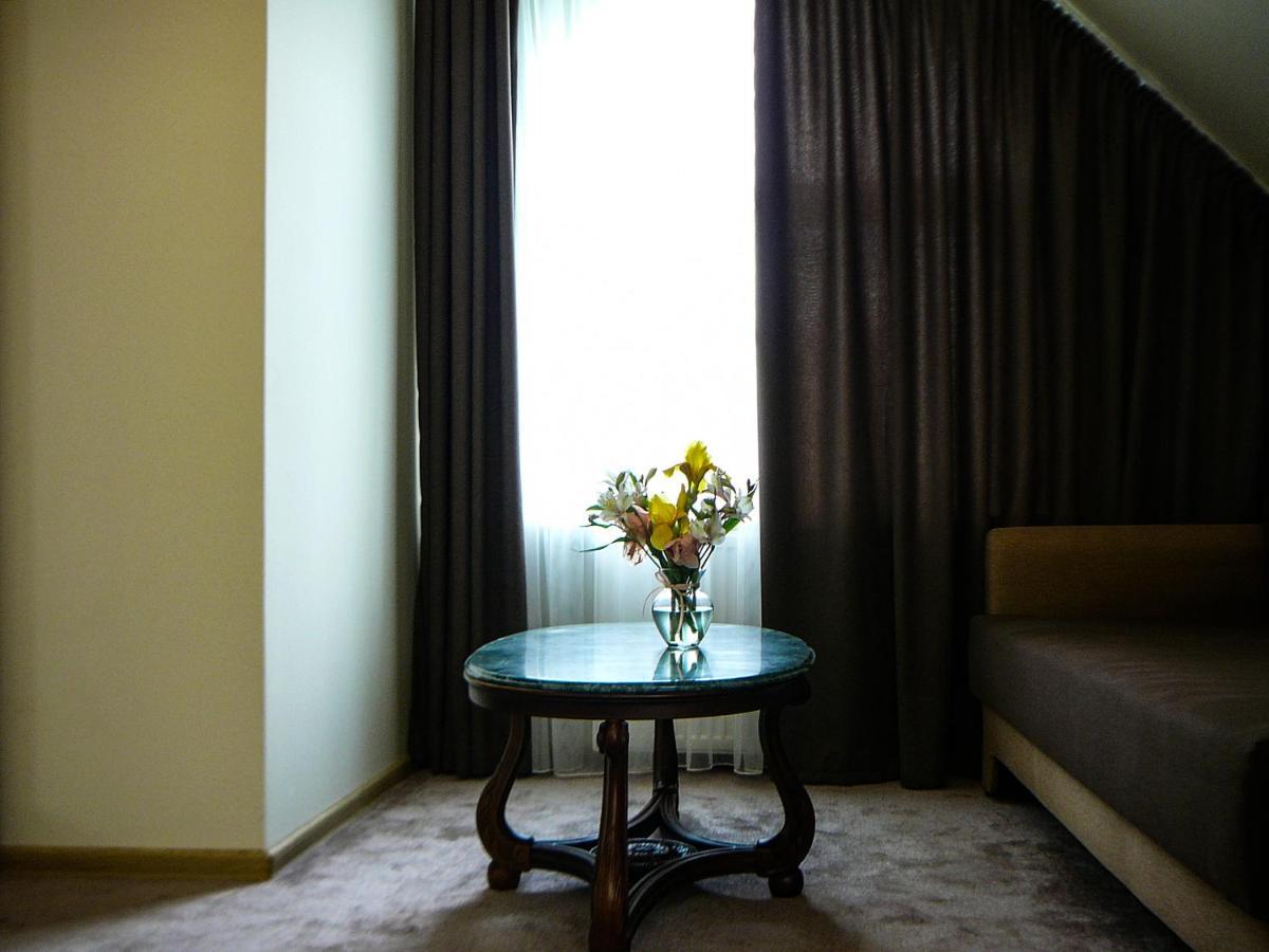 Eduard Hotel Ужгород Екстериор снимка