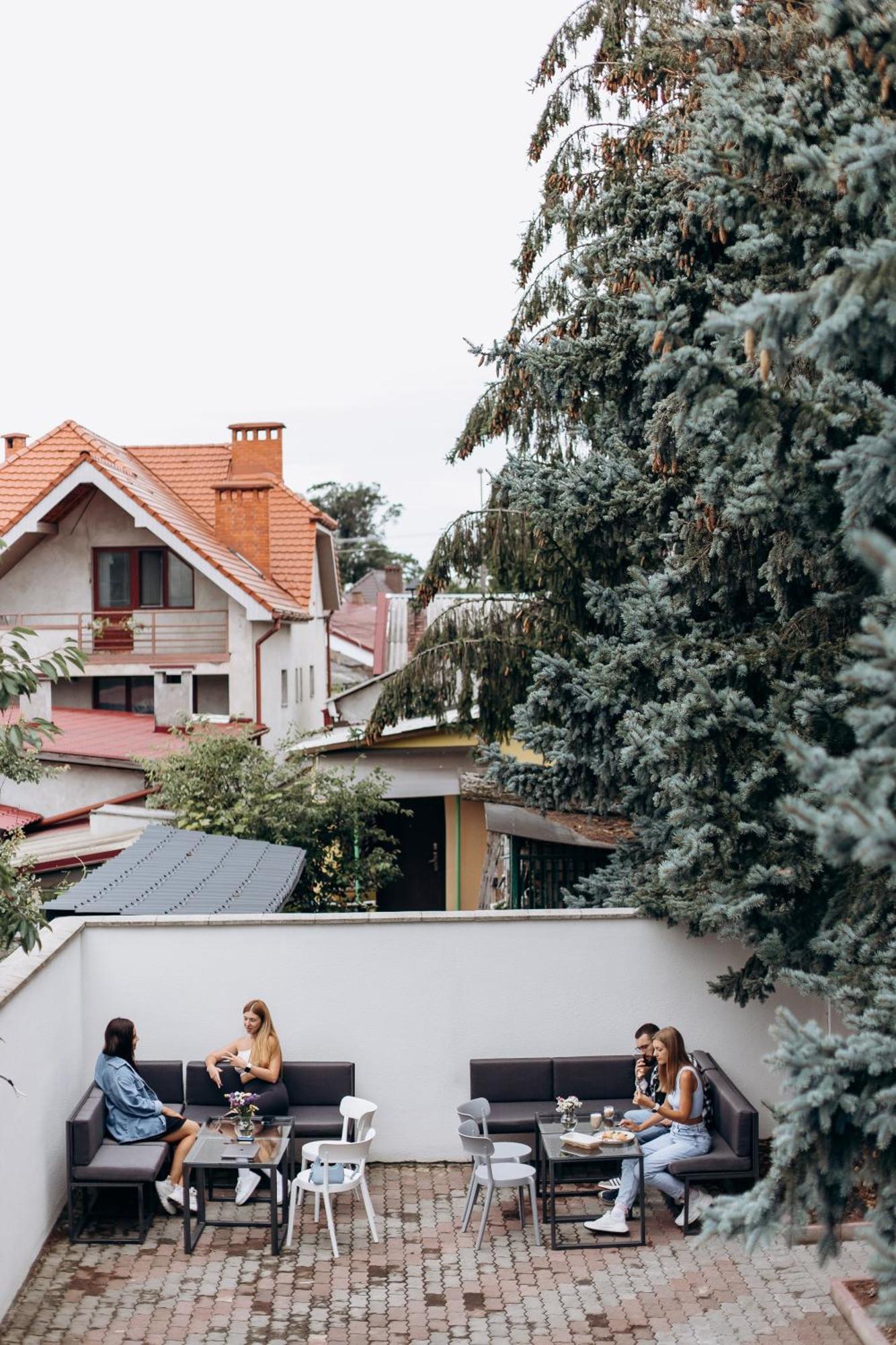 Eduard Hotel Ужгород Екстериор снимка