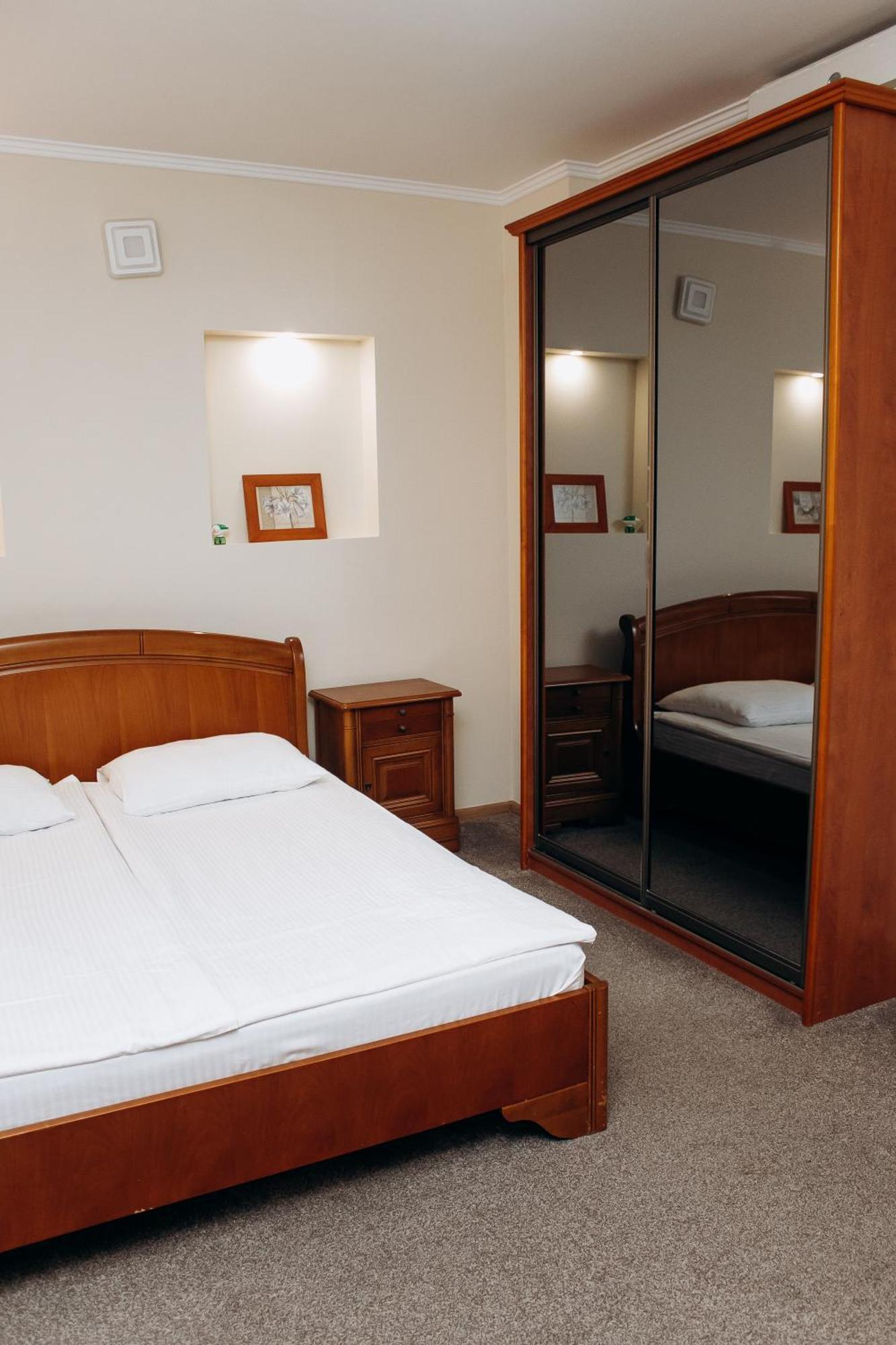 Eduard Hotel Ужгород Екстериор снимка