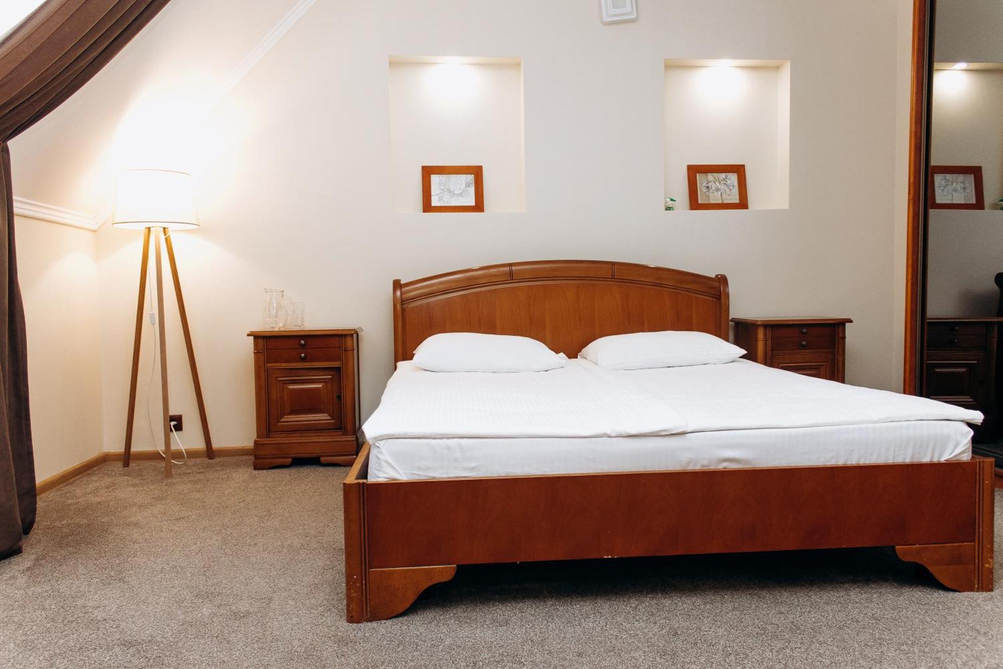 Eduard Hotel Ужгород Екстериор снимка