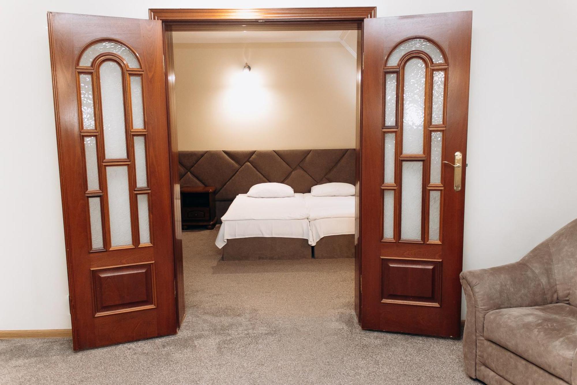 Eduard Hotel Ужгород Екстериор снимка