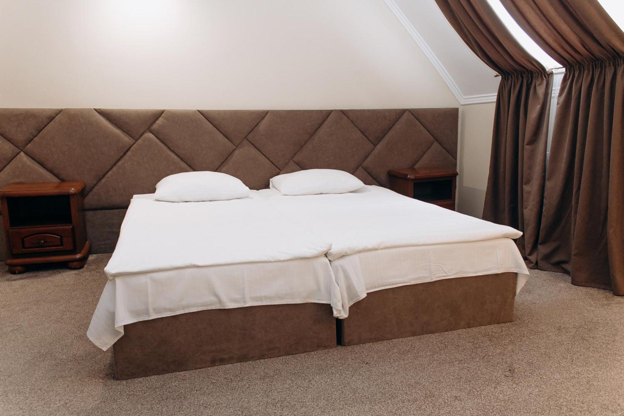 Eduard Hotel Ужгород Екстериор снимка
