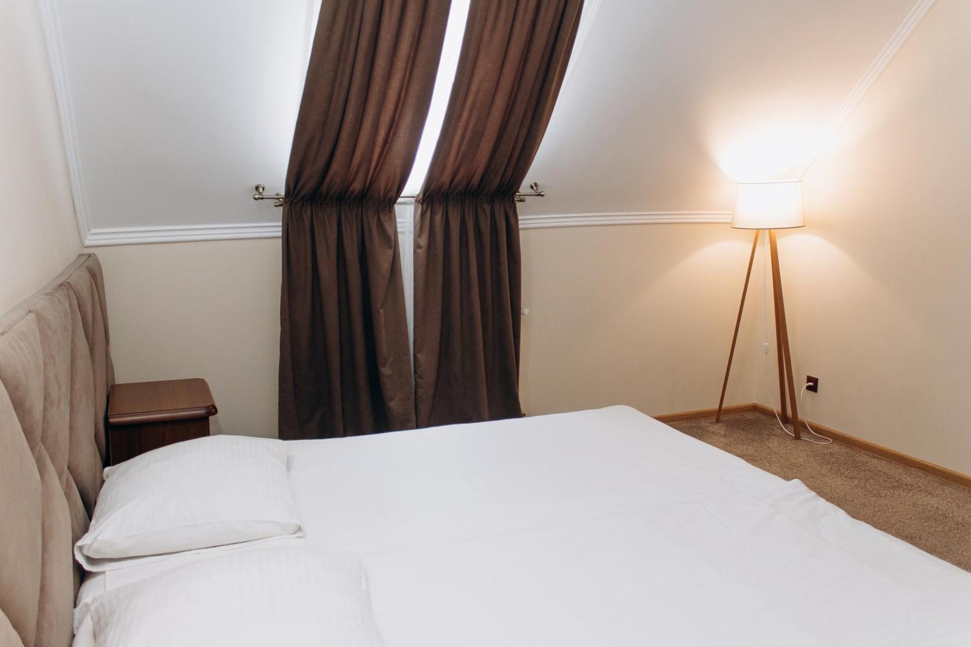 Eduard Hotel Ужгород Екстериор снимка