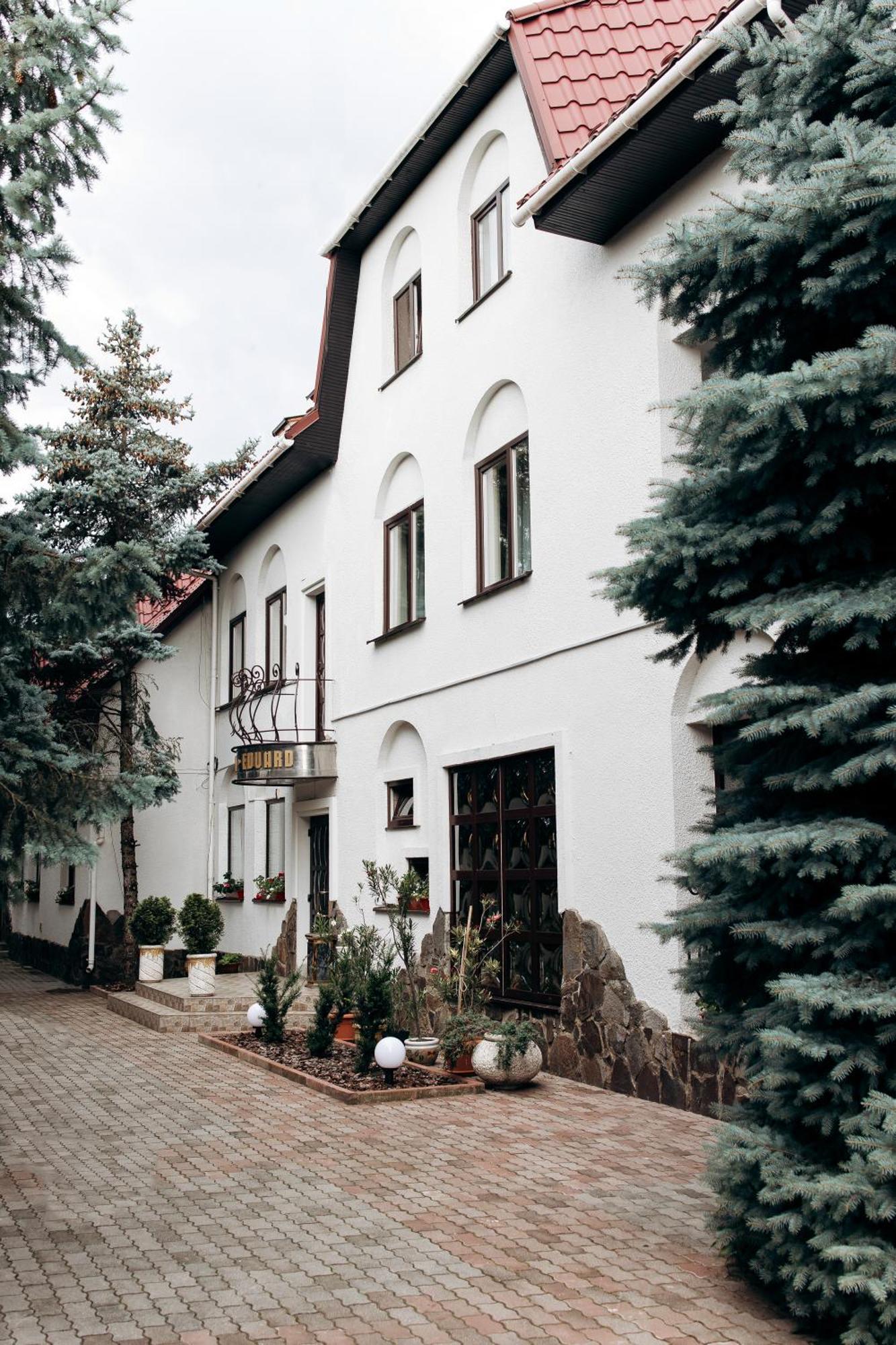 Eduard Hotel Ужгород Екстериор снимка
