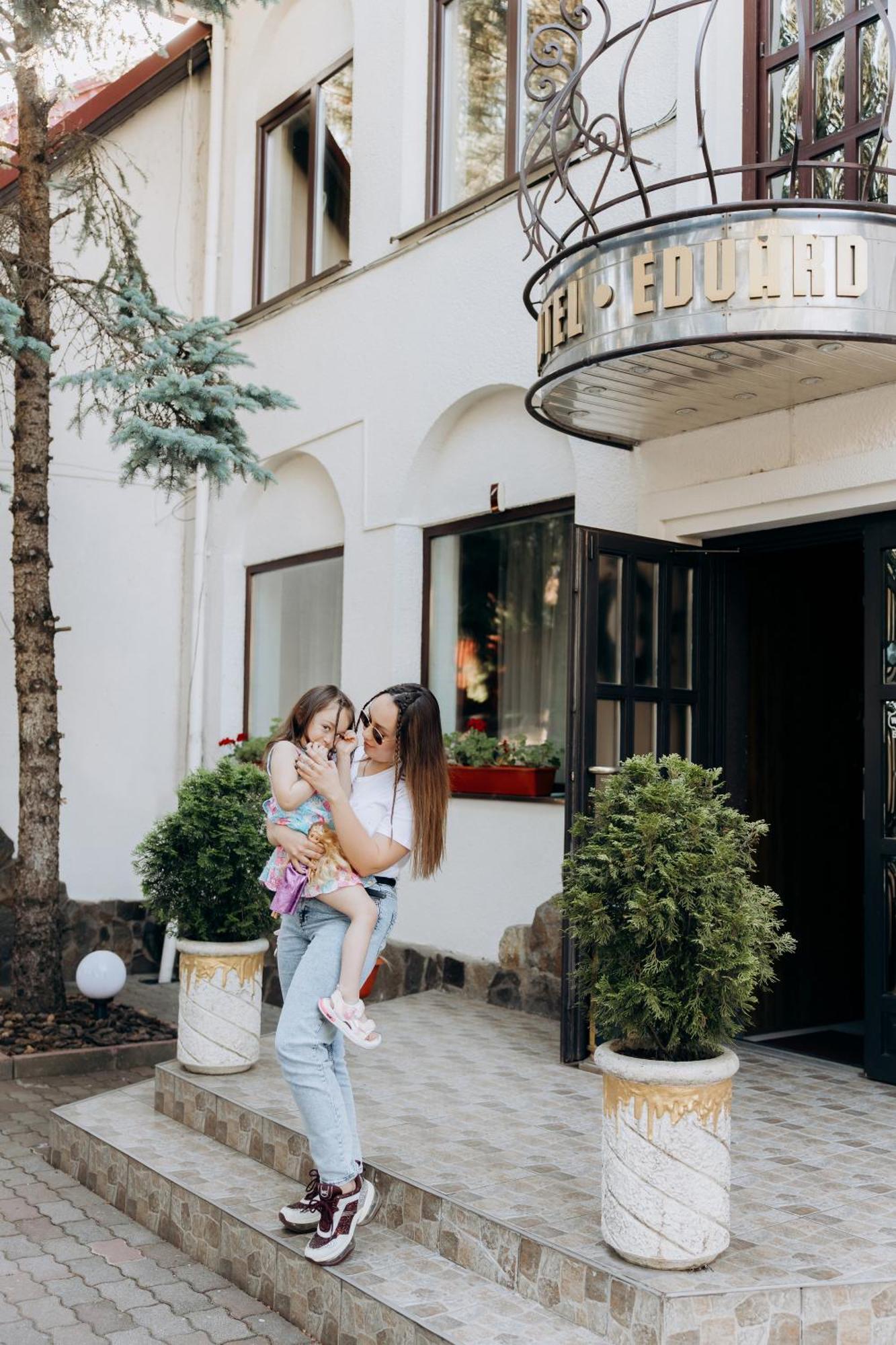 Eduard Hotel Ужгород Екстериор снимка