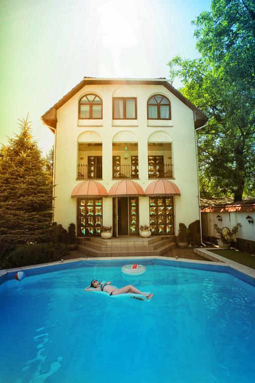 Eduard Hotel Ужгород Екстериор снимка